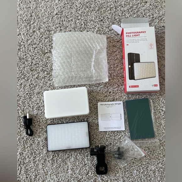 120 LED Phone Light, Selfie Light, 5000Mah Rechargeable Clip, NIB - Picture 4 of 6